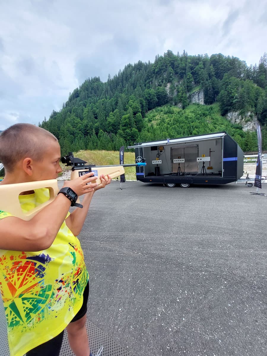Mobile Langlaufschule mit Biathlon-Schießstand und Lasergewehren