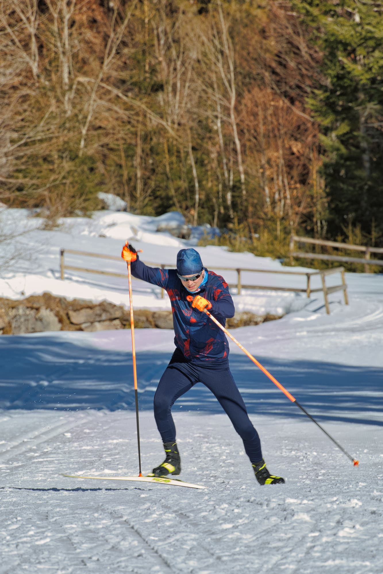 Christoph beim Skating auf der Loipe bei Sonnenschein